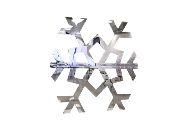 Shiny snowflake mirror ornament