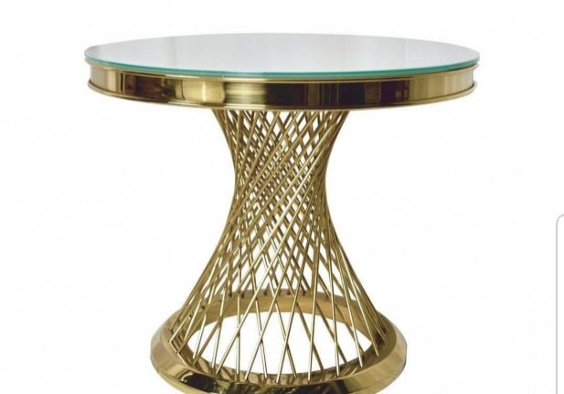 Elegant round table with gold base