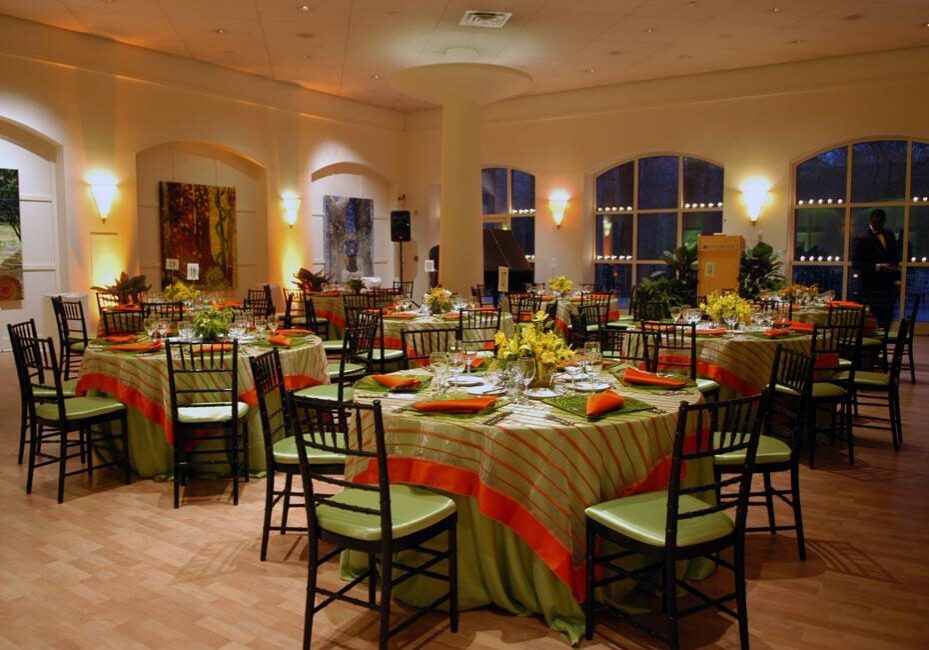 Evening event with round tables arranged