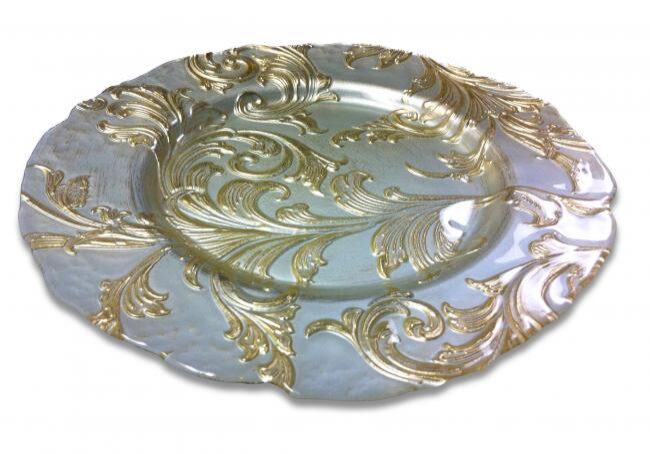 Elegant gold-patterned dinnerware